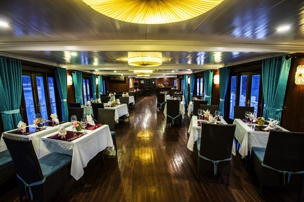 APT Guided Tours & River Cruises Bhaya Classic Restaurant 2 ©Bhaya Cruises & Leyna Achterberg.jpg